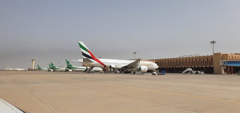 اول طائرة مدنية تهبط في مطار البصرة الدولي
