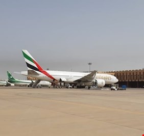 اول طائرة مدنية تهبط في مطار البصرة الدولي