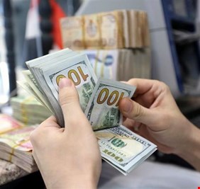 الدولار يسجل انخفاضاً ملحوظاً أمام الدينار في بغداد والبصرة واربيل