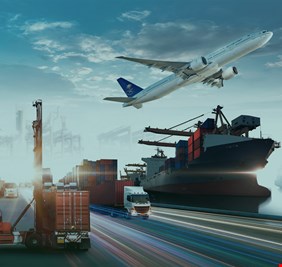 خبير اقتصادي: العراق أمام فرصة تاريخية لعقد اتفاقات نفطية وتطوير قطاع النقل عبر الاستثمار