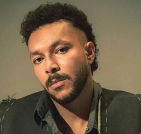 ويجز يطرح كليب «بي بي كينغ».. ومنى زكي تتفاعل