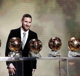 جائزة نادرة تقرّب ليونيل ميسي من الكرة الذهبية مجدداً