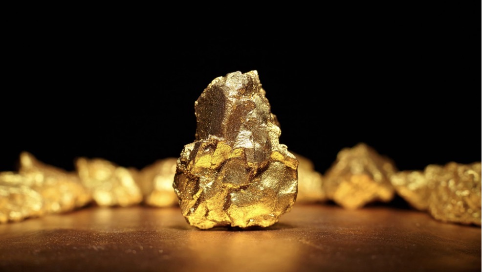 هبوط أسعار الذهب مع صعود الدولار وترقب محادثات أميركية إيرانية