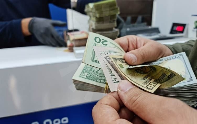 البنك المركزي يؤكد توفير الدولار للمسافرين والحجاج