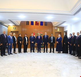 رئيس هيئـة النزاهـة يكرّم الموظـف المثالي وعدداً من المتميزين في الهيـئة