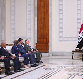 رئيس الجمهورية يستقبل اللجنة القانونية النيابية ويؤكد أهمية التنسيق لتعزيز الاستقرار