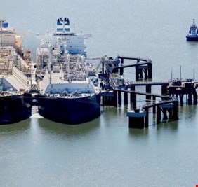 الطاقة الدولية تحذر من تراجع كبير في إمدادات الغاز المسال حتى 2030