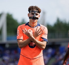 برشلونة يضع قدما على منصة التتويج بالليغا