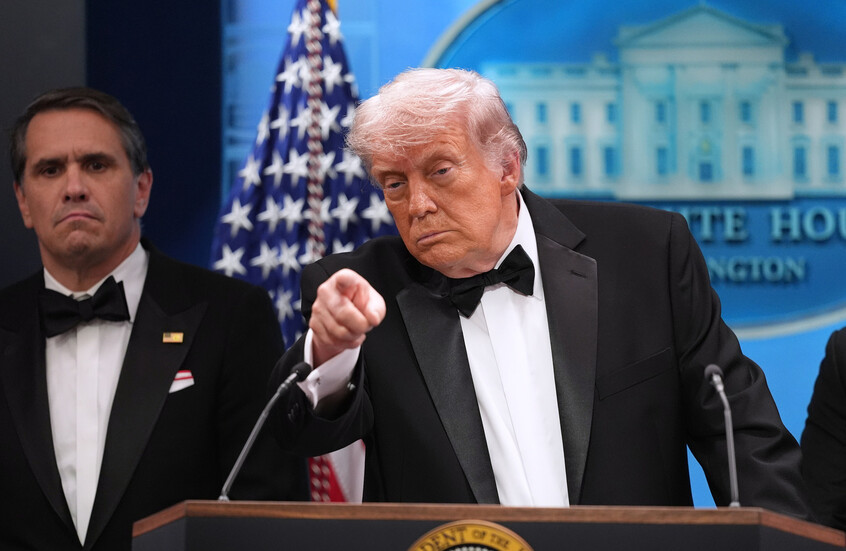 ترامب يعلق بعد محاولة اغتياله: أنا المستهدف ولا علاقة لإيران.. المبنى غير مؤمن وكان يجب أن أنحني