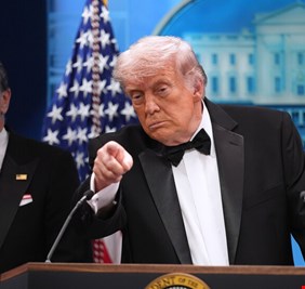 ترامب يعلق بعد محاولة اغتياله: أنا المستهدف ولا علاقة لإيران.. المبنى غير مؤمن وكان يجب أن أنحني