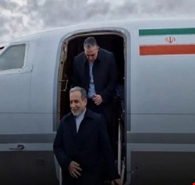 عراقجي يصل إلى روسيا على رأس وفد دبلوماسي رفيع