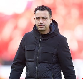 تشافي يكشف موقفه من تدريب البرازيل