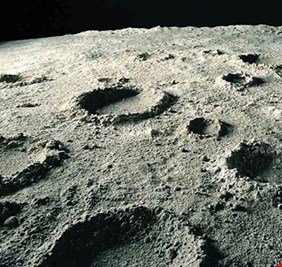 ناسا تخطط لإشعال حريق على سطح القمر!