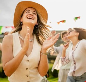 لماذا ننسى ذكرياتنا الجميلة؟ إليك الفرق بين ذاكرة الإنسان والحاسوب