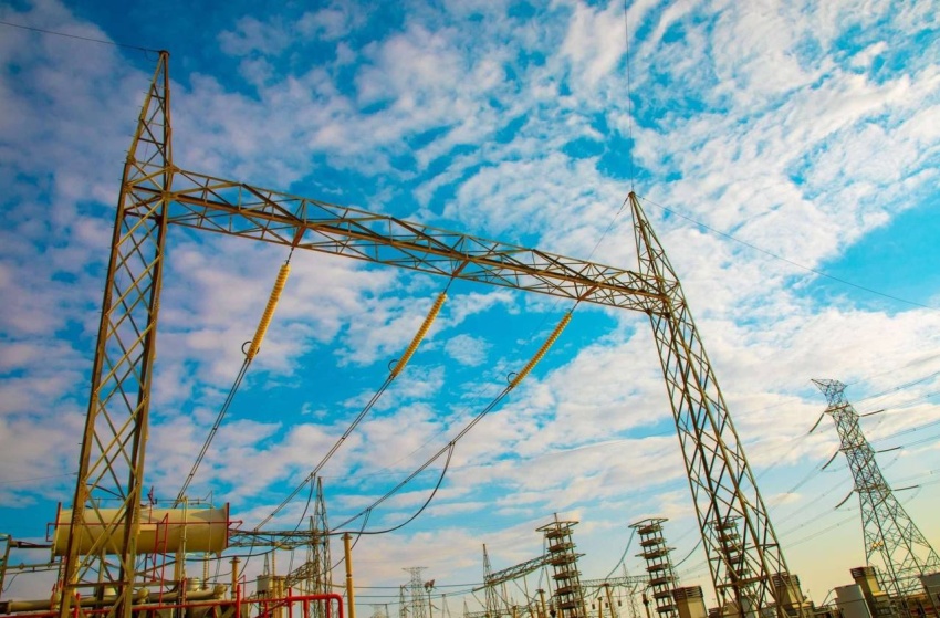 وزارة الكهرباء تعلن خطة شاملة لمواجهة ذروة الصيف: الربط الخليجي يدخل الخدمة قريباً وتحذيرات من نقص الوقود