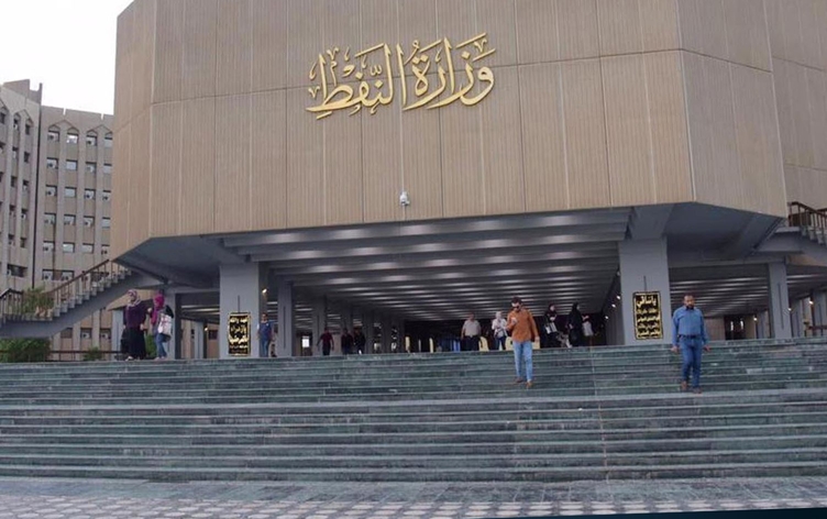 صراع على وزارة النفط يهدد تمرير حكومة الزيدي