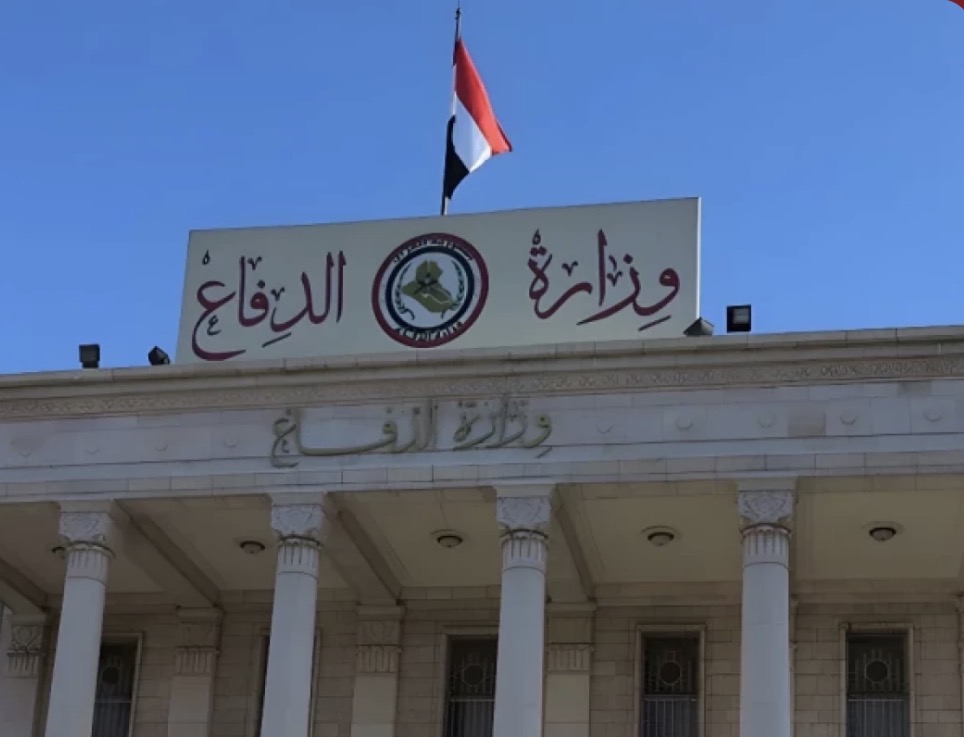 وزارة الدفاع: العثور على بقايا صواريخ موجهة وآثار قاعدة معادية في صحراء النجف
