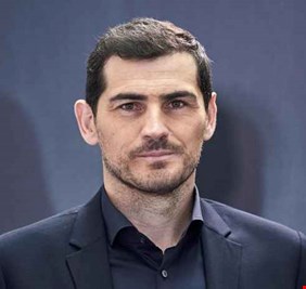 لا أريده في ريال مدريد .. كاسياس يرفض عودة مورينيو