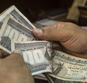 تصريحات مسؤول بنكي مصري كبير تثير ضجة وتربك قطاع المال