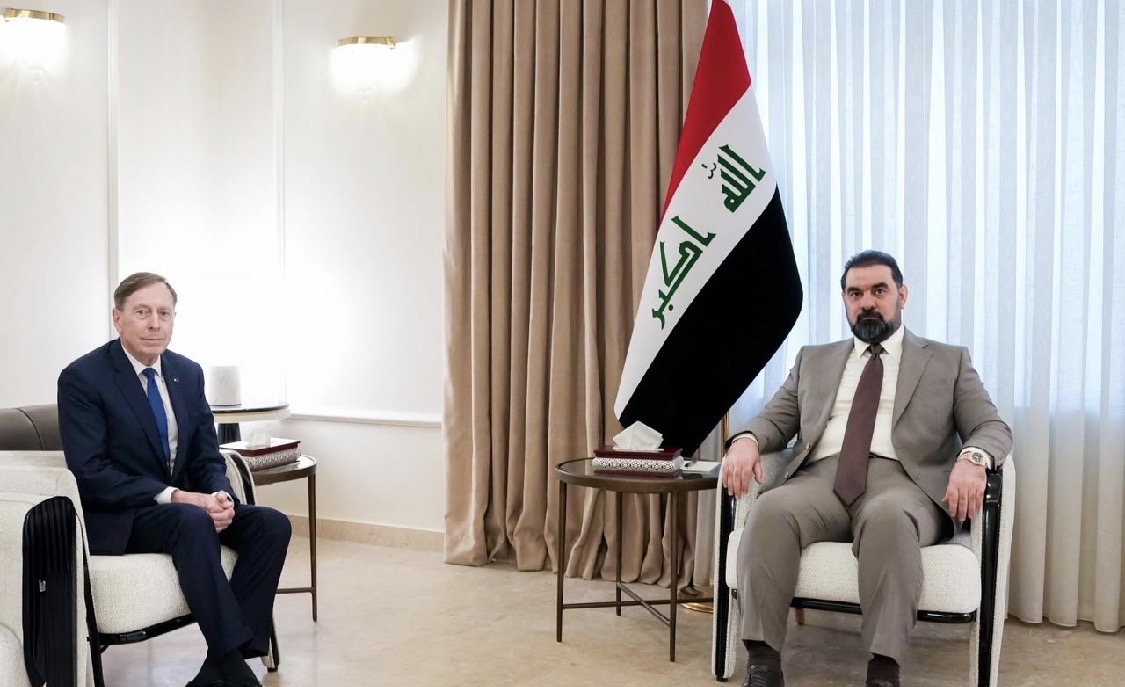 الحلبوسي يستقبل بترايوس في بغداد لبحث الأوضاع الإقليمية