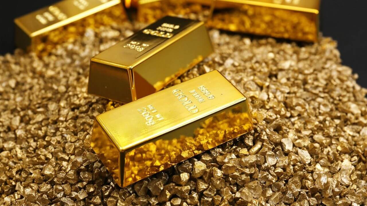 هبوط أسعار الذهب لأدنى مستوى منذ آذار الماضي