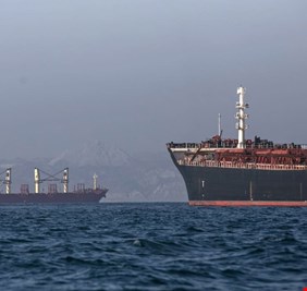 موانئ العراق تستنفر فرق الإنقاذ بعد فقدان سفينتين ترفعان العلم البوليفي